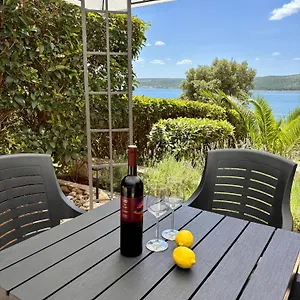 apartmani-knezevic.hotelinzadar.com/